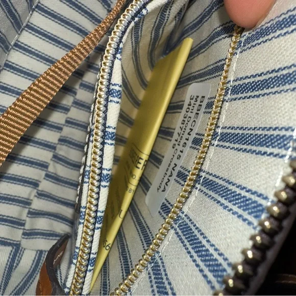 VINTAGE Dooney & Bourke Leather Mini Domed Crossbody - Picture 4 of 6